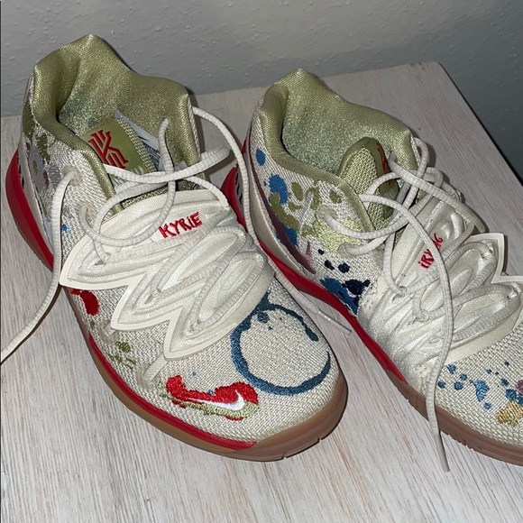 Nike Kyrie Shoes (Kids) - Picture 1 of 5